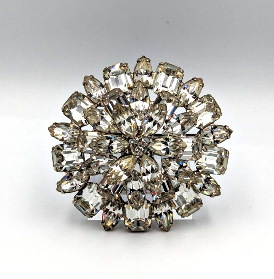 Weiss Clear Crystals Rhinestones Dome Flower Shape Vintage 1950s Brooch Pin