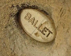Vintage Matte Gold Tone Howlite Cabochon Oval Pin Brooch by Ballet