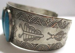 VINTAGE SOUTHWESTERN SILVERTONE & HOWLITE TRIBAL STAMPED CUFF BRACELET,SCARABS