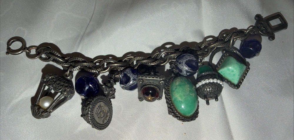 VINTAGE CHUNKY ESTRUSCAN GOTHIC CHARM BRACELET 7.5”