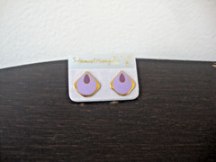 VINTAGE SAMUEL HUANG DESIGNER CLOISONNE RETRO MOD PURPLE & LAVENDER STUD EARRING