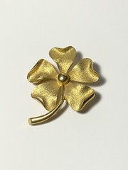 Vintage Sarah Coventry Gold Tone Brushed Polished Four Leaf Clover Brooch Signed