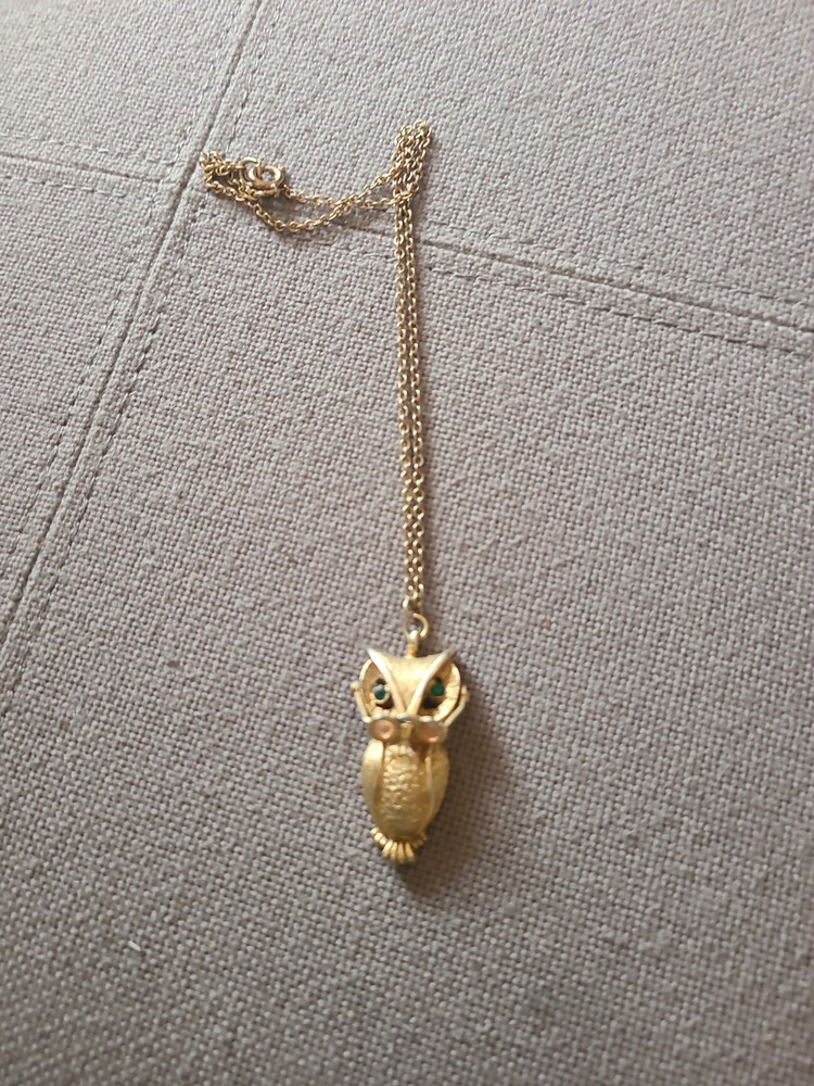 Necklace goldtone owl with green rhinestone eyes and glasses. Vintage 16 in.