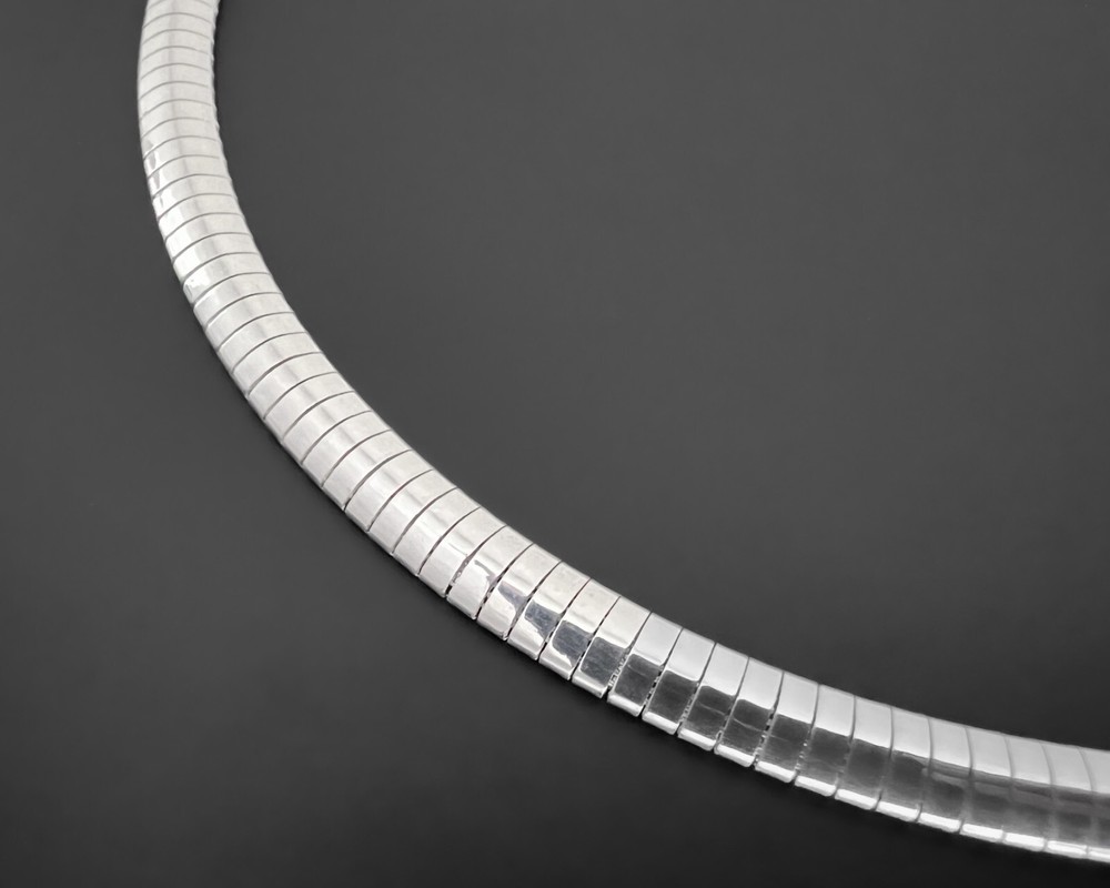 25g 5.7mm 16″ Heavy Vtg Sterling Silver Fancy Omega Italian Design Flat Necklace