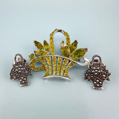 Vintage Flower Basket Brooch Pin Lot Silver Tone Green Resin Some Signed