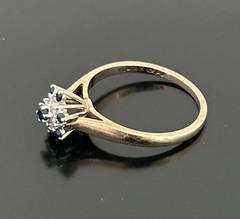 10k – 14k Gold Diamond & Sapphire Cluster Flower Ring Vintage 1980’s 2.1 grams
