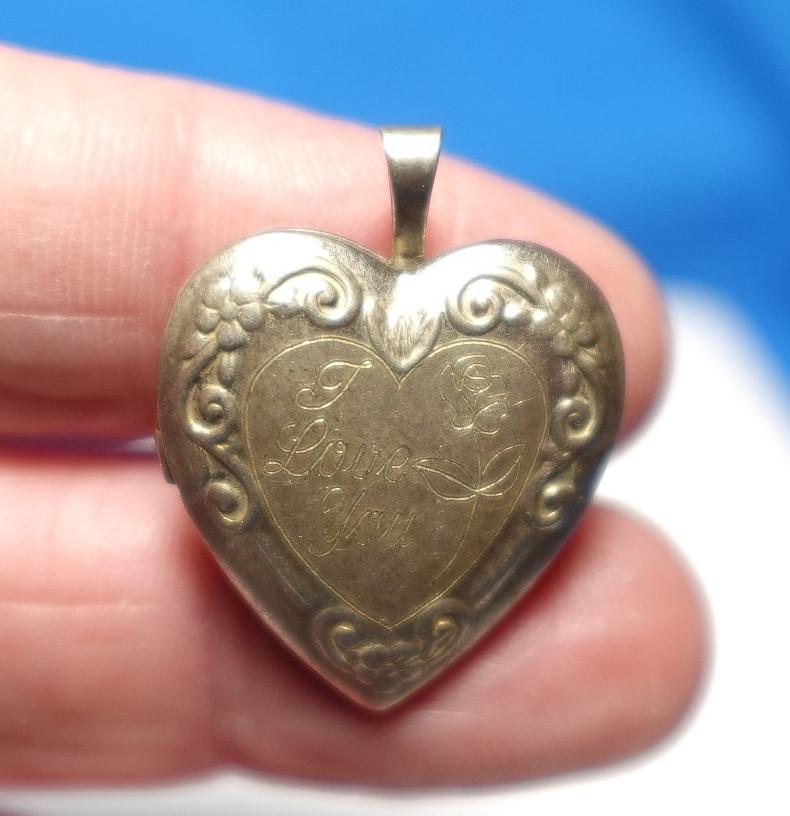 STERLING SILVER HEART LOCKET “I LOVE YOU” VINTAGE 3 GRAMS 18 X 22 MM J-688