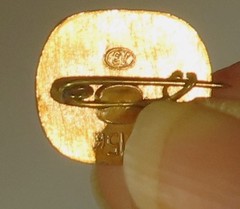 Antique pin, rare 15K gold & enamel, UK , Nelson Tower or Britannia?, signed E V