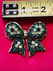 Vintage Weiss Bow Brooch Pin Green Rhinestone Irradiated