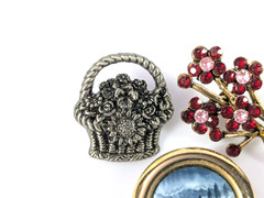 Vtg Rhinestone Floral Spray Red Pink Gold Tone Flower Bouquet Pin Silver Basket