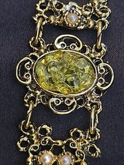 Vintage MCM Gold Tone Lime Green Glass Nugget Panel Link 7″ Bracelet Faux Pearl