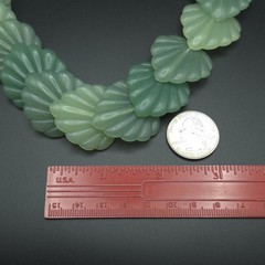 Vintage Green Lucite Fan Bead Statement Necklace 16.5″ Acrylic Plastic