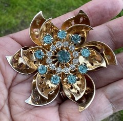 VTG Coro Pendant Brooch Pin 2.125 Inch Tiered Flower Clear Blue Crystals Gold