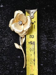 FRANCOIS Signed 4.25″ Brooch Gold Tone Rhinestone Long-Stem Flower Layered Vtg