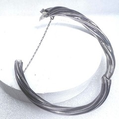 Vtg Sterling Silver Bangle Bracelet Oval 925 Twisted Hinged Safety Chain 6.5″