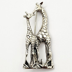 Giraffe Mom and Calf Baby Kissing Jezlaine Sterling 925 Filigree Vtg Brooch Pin
