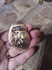 Brooch Pin Santa Christmas Gold Tone Head Pin Metal Matte Gloss Vintage Jewelry