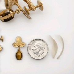Vintage 1/20 12K GF Gold Filled Tigers Eye Leaf Clip On Screw Back Earrings