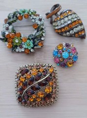 Vintage 4 Brooches Beautiful MultiColor Rhinestone Mark & Unmark See The Pics