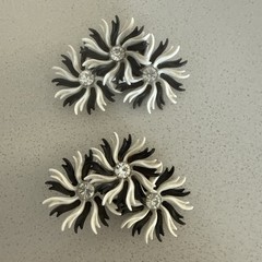 VTG Climber Lucite Black White Flower Earrings 50s Clip Daisy Cluster Rhinestone