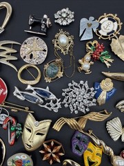 Lot Of 140 Brooches Pins – Many Signed – Silver Gold Tone Wholesale Resell J108a