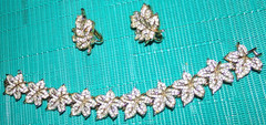 OMG!! (RARE) MAPLE LEAF shaped RHINESTONE set signed Crown Trifari