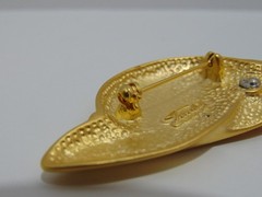 Vintage Tona Lady’s Hat Bow Clear Rhinestone Brooch Pin Gold Tone