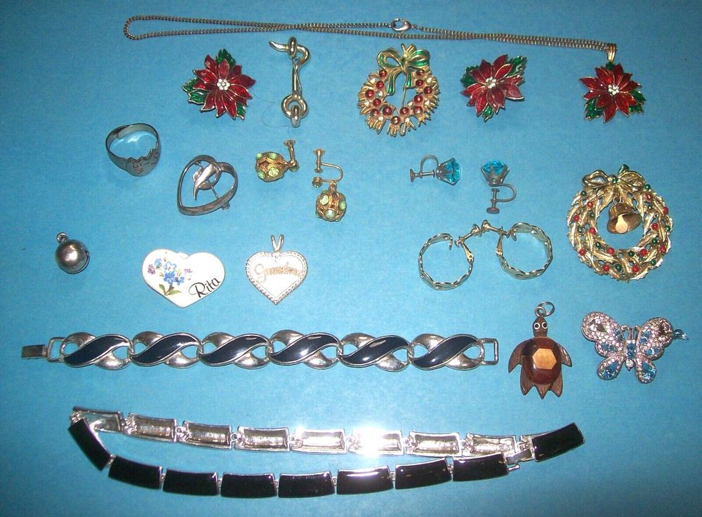MIXED LOT OF VINTAGE COSTUME JEWELRY