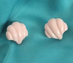 Vtg Pink Lucite Clam Shell Stud Earrings Mermaidcore Beachy Nature