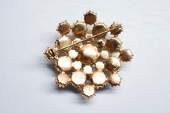 Vintage brooch Gablonz rhinestone green & blue-iridescent star.
