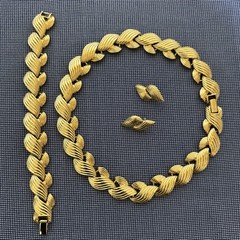 Vintage NAPIER Signed Gold Tone Swirl Wave Necklace Bracelet Earrings Set 80s
