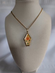 Vintage Gold Tone “Celebrity” Brand Signed Enamel Floral Pendant Necklace
