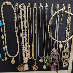 160 Pc Vintage To Now Mixed Jewelry Lot Necklaces Bracelets Brooches Rings Pins