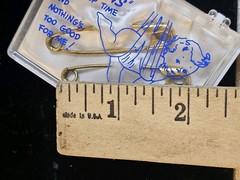 Vtg Goldpins 24K GOLD Plated Baby Bunting Pins 2 Pins Plastic Satin Lined Box