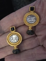 Vintage Signed Linda Levinson Gold Tone Coin Stone Clip Earrings Retired