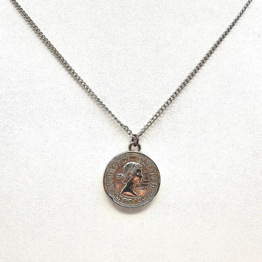 Vintage 70s Queen Elizabeth II British Five Pence Coin Pendant Necklace Jewelry