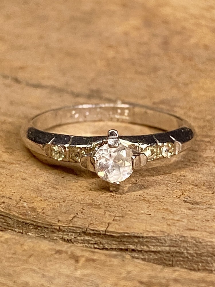BEAUTIFUL VINTAGE 18K WHITE GOLD H.G.E CZ ENGAGEMENT RING SIZE 6 STUNNING