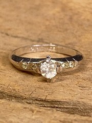 BEAUTIFUL VINTAGE 18K WHITE GOLD H.G.E CZ ENGAGEMENT RING SIZE 6 STUNNING