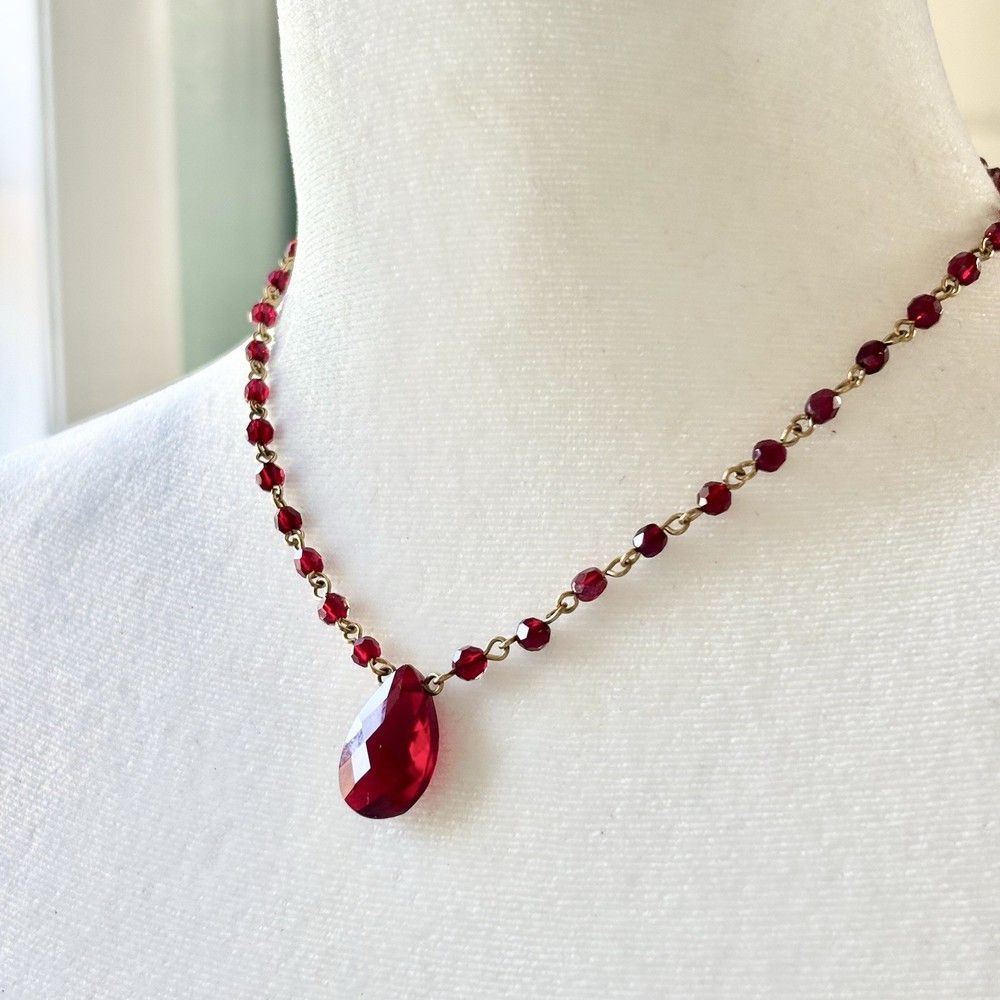 Vtg Carolee Necklace Y2K Red Garnet Glass Teardrop Pendant Gold Tone Signed Goth