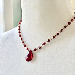 Vtg Carolee Necklace Y2K Red Garnet Glass Teardrop Pendant Gold Tone Signed Goth