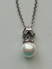 Lovely! Vintage 1990s Metropolitan Museum of Art 8mm Pearl Pendant .925 Necklace