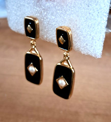 Vintage Monet Black Enamel Gold Tone Pearl Dangle Drop Clip On Earrings