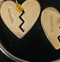 Set of 2 VTG SUGAR FIX Rhinestone Encrusted Heart Shaped Gold Plated Earrings 2″