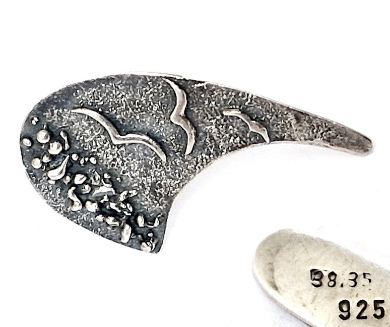Brooch With Relief Decor Modernist 925 Silver Z595