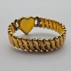 Vintage Marathon Heart Sweetheart Expansion Bracelet Gold Floral Etched