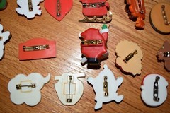Lot of 20 Hallmark Pins Brooch Christmas Holiday Santa Thanksgiving Turkey Pin