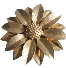 Sarah Coventry Gold Tone Sun Flower Brooch Pins 2.25″ in Diameter Vtg Signed
