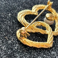 AAi brooch vintage double hearts goldtone metal REPAIRED real pearl replacement