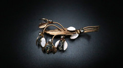 Antique Gold Tone Flower Rhinestone Brooch 6cm BB9