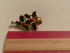 New -AVON Christmas Holly Tree Signed NINA RICCI Brooch 1.5 In